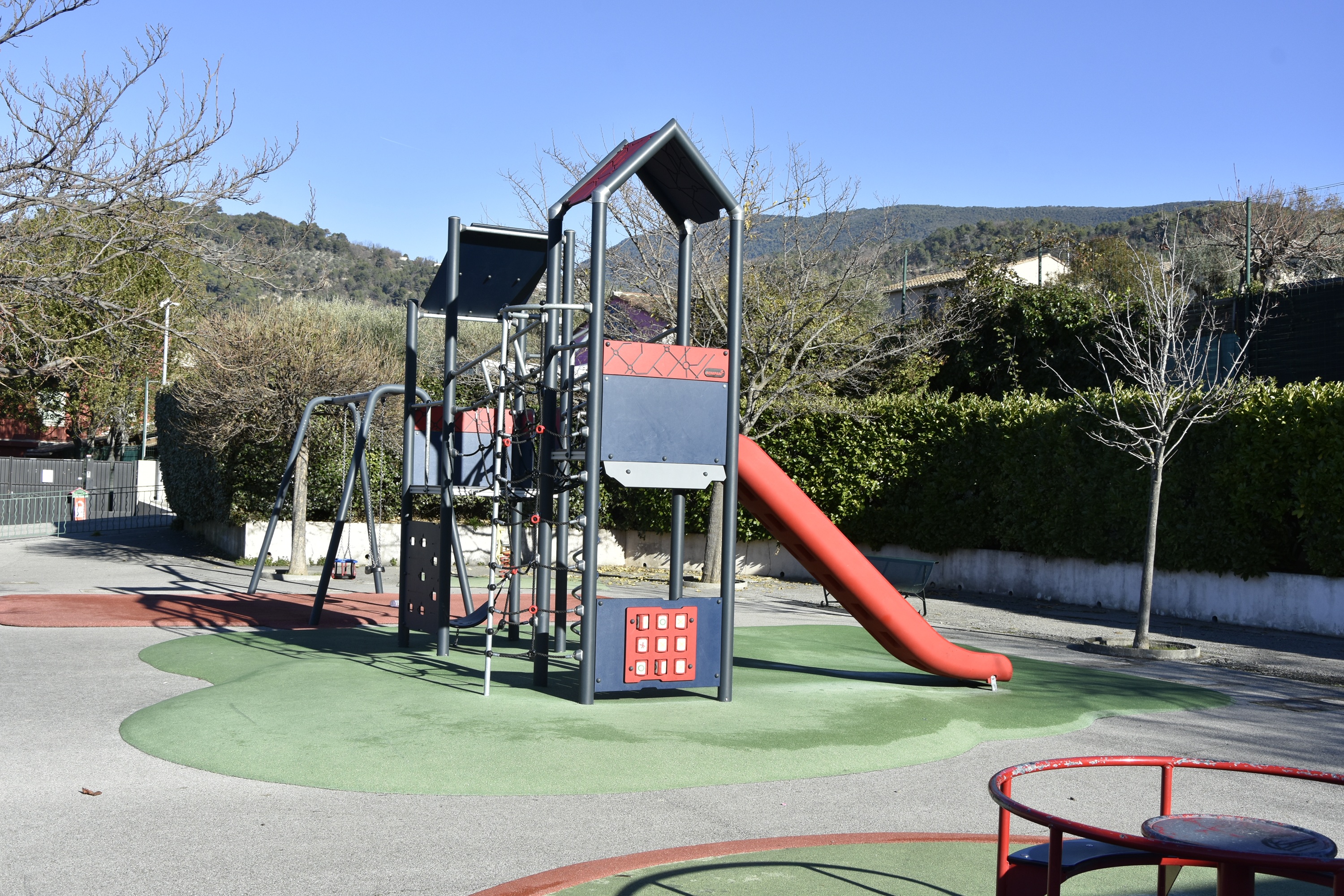 Candidat rencontrant des propriétaires de petites entreprises, poignée de main