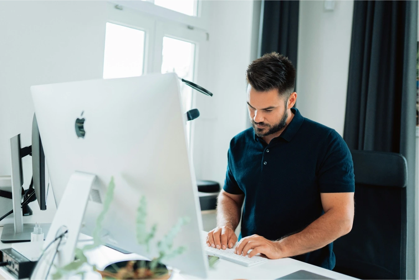 A man Using imac