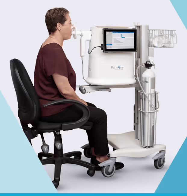 Imagen de equipo de diagnóstico pulmonar avanzado, como un espirómetro o un escáner CT de alta resolución.