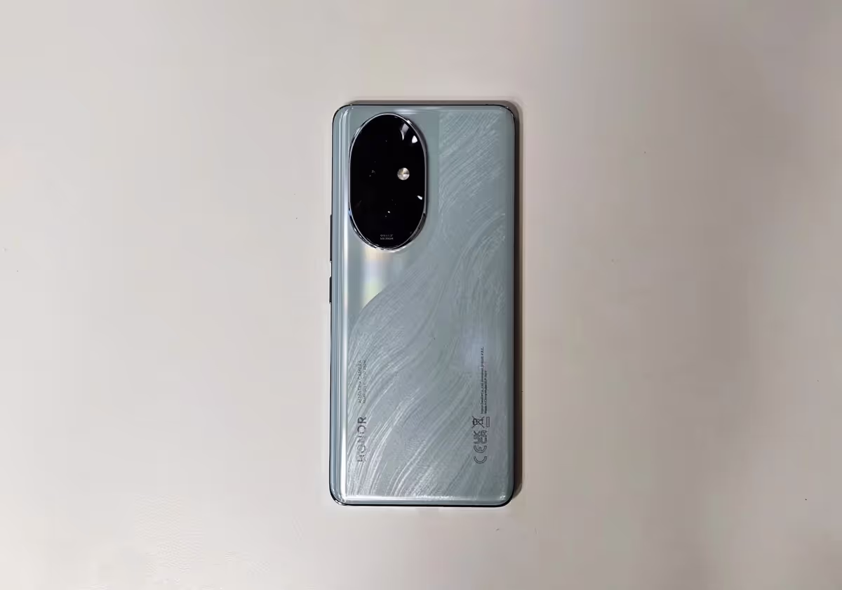 HONOR 200 Pro: รีวิวเปรียบเทียบสมาร์ทโฟนอื่น