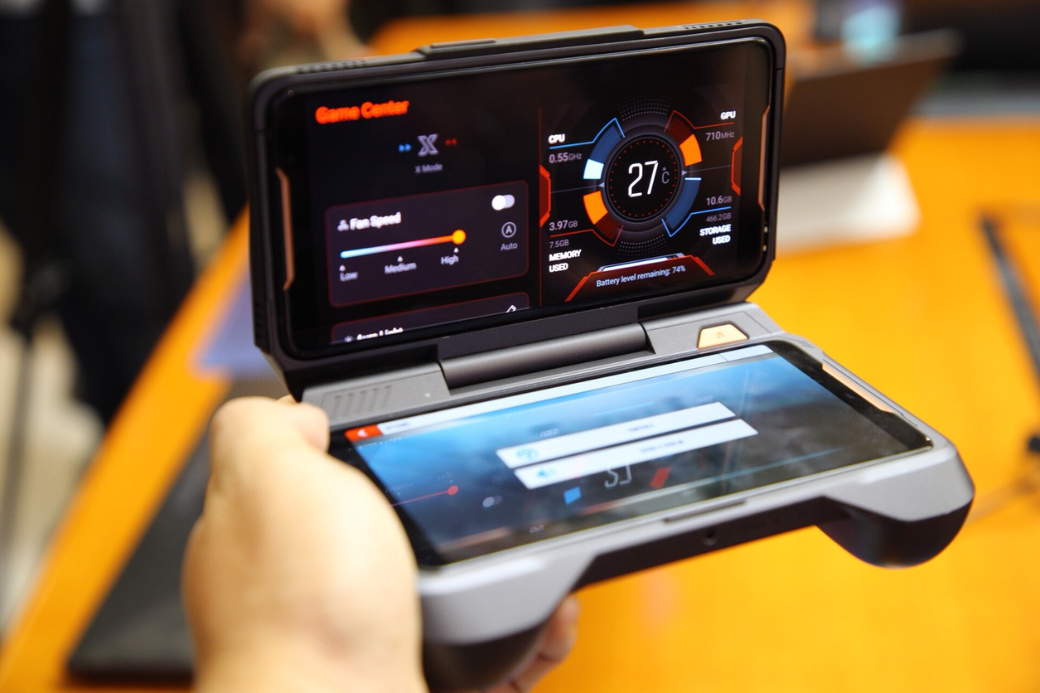 ROG Phone 'Pro Edition' กับรุ่น 'ธรรมดา': สเปคต่างกันแค่ไหน? สิ่งที่ได้เพิ่มมาจำเป็นสำหรับเกมเมอร์ทุกคนไหม?