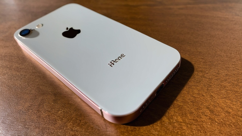 เปรียบเทียบ iPhone SE 2022 กับ iPhone X