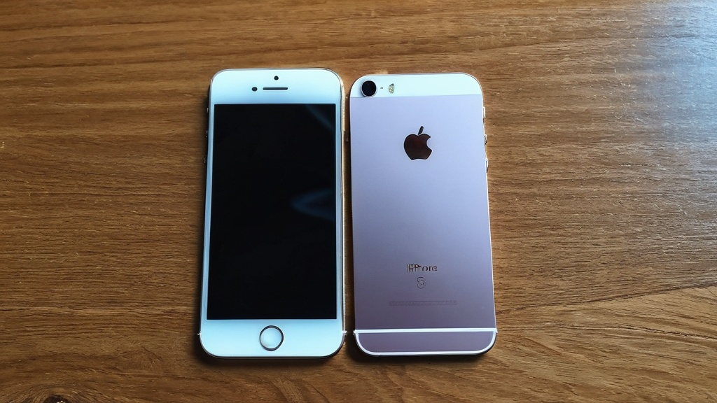 อุปกรณ์เทียบ iPhone SE vs Samsung Galaxy S24 FE