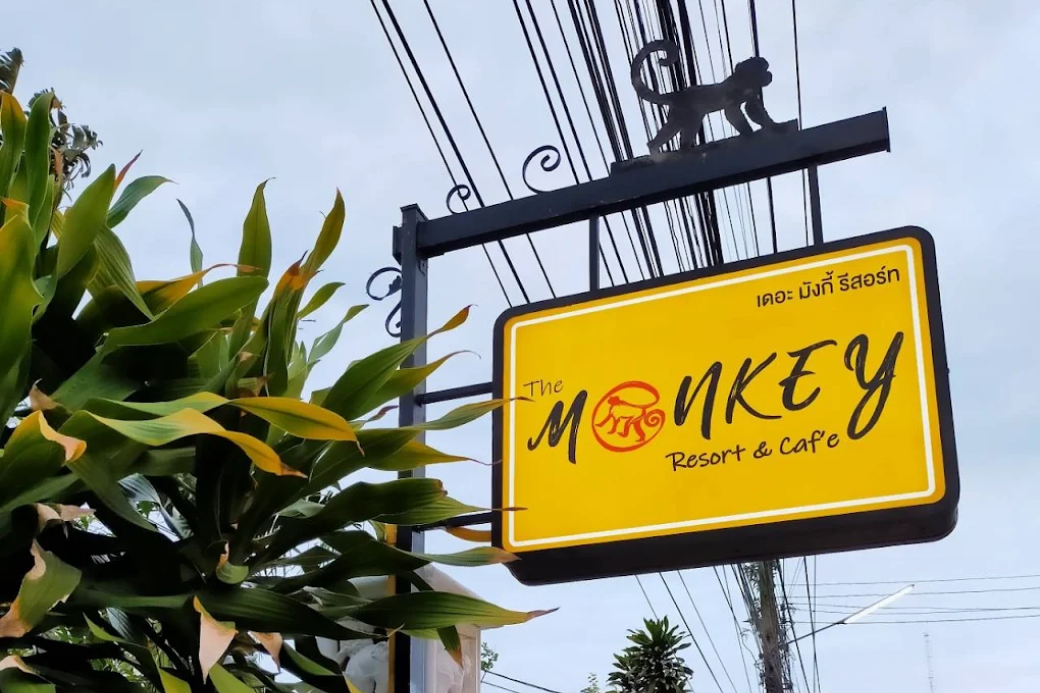 อาคารรีสอร์ทสไตล์ มินิมอล ของ The Monkey Resort Donheang เหมาะสำหรับทริป Staycation หลักร้อย