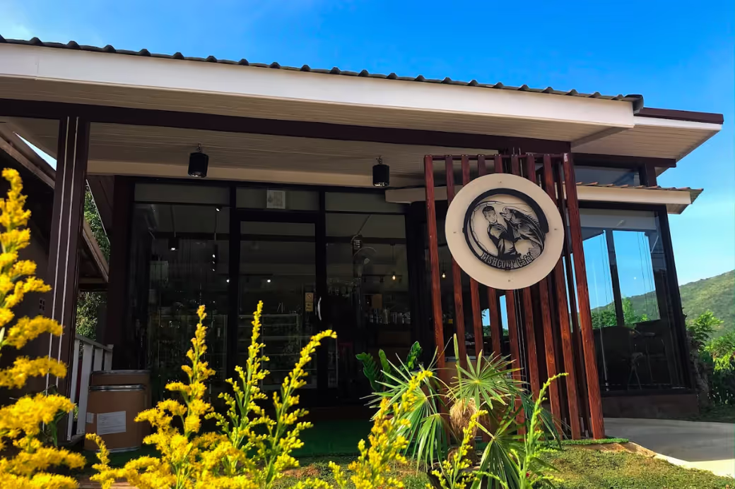 🐠 Fishcoff Cafe’: คาเฟ่เล็กๆ ที่รสชาติไม่เล็กเลย (ฉบับจุ๊...ผู้รักกาแฟและบรรยากาศมินิมอล)