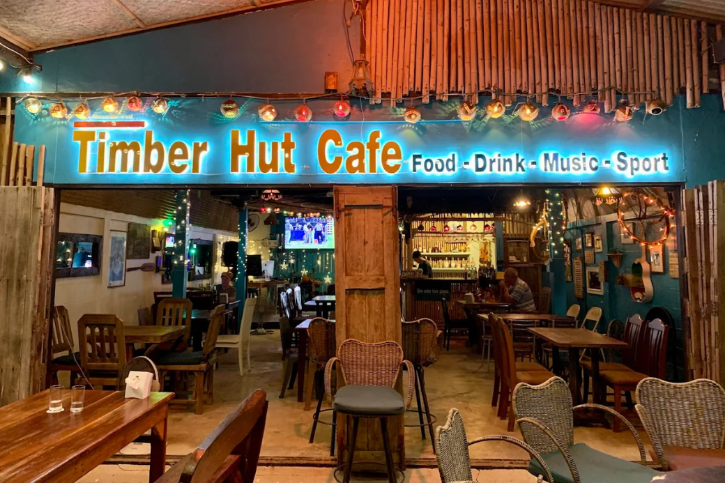 🍺 Timber Hut Cafe: ฟีลผับไอริชริมทะเล ดินเนอร์สุดชิลล์ที่อ่าวประจวบฯ