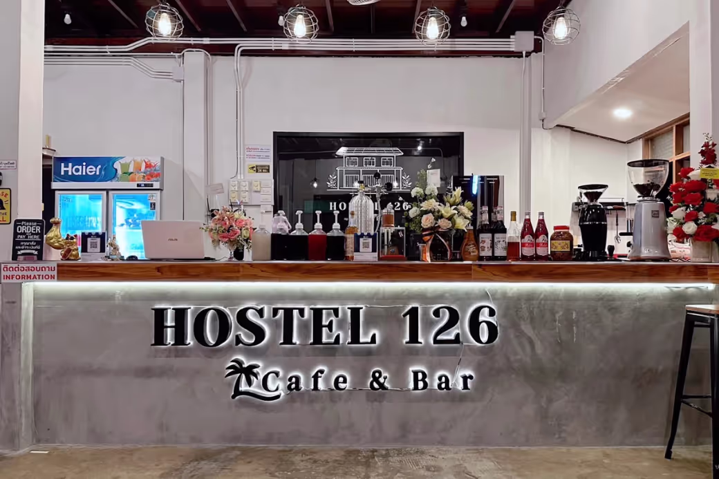 🏖️ Hostel 126 Café & Bar: คาเฟ่ริมอ่าว...ที่ให้ฟีลเหมือนมาพักผ่อนทั้งวัน