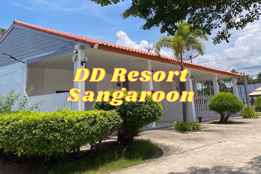 บรรยากาศร้านอาหารริมชายหาดของรีสอร์ต เสิร์ฟอาหารทะเลสดใหม่