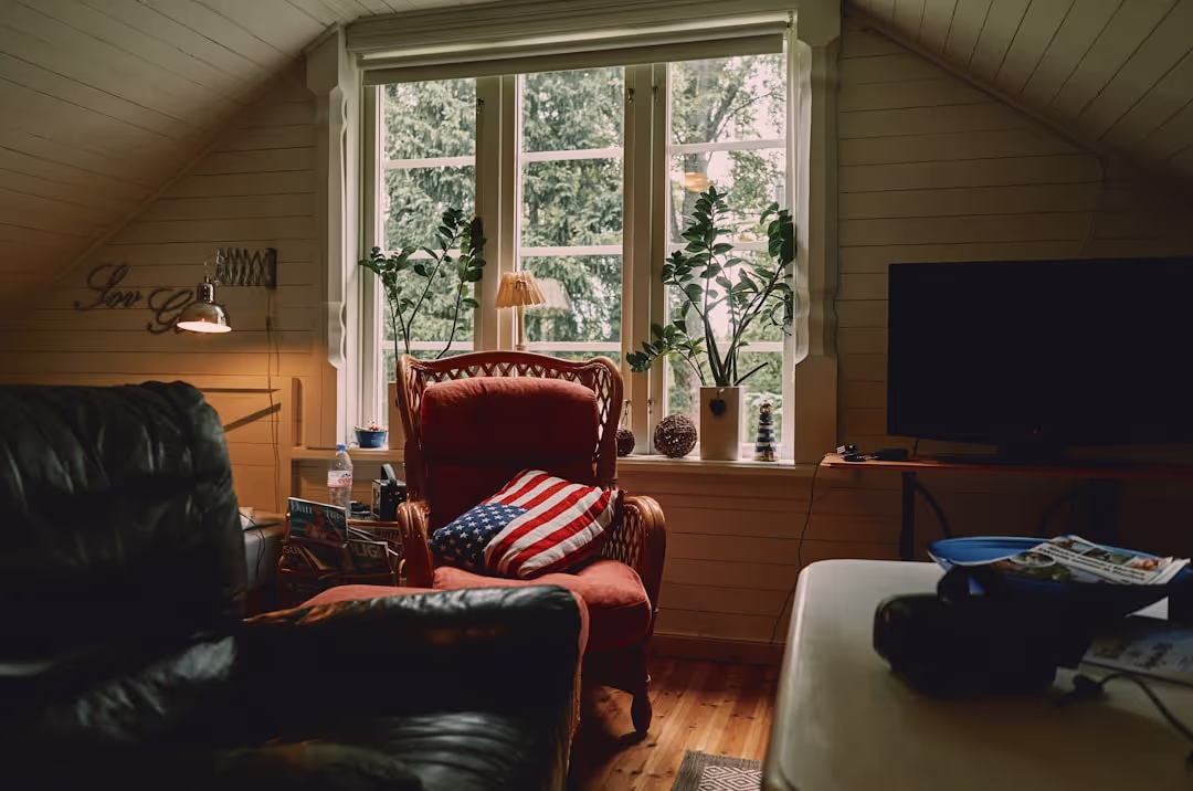 A warm and inviting common area at Doon Niwas Homestay, depicting comfort and hospitality.