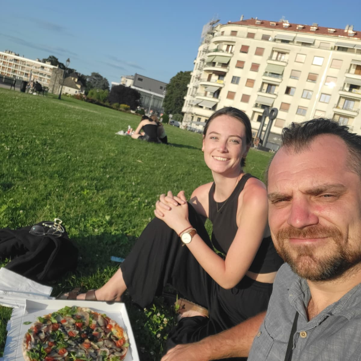 Konrad and Caro by Lake Geneva enjoying a pizza