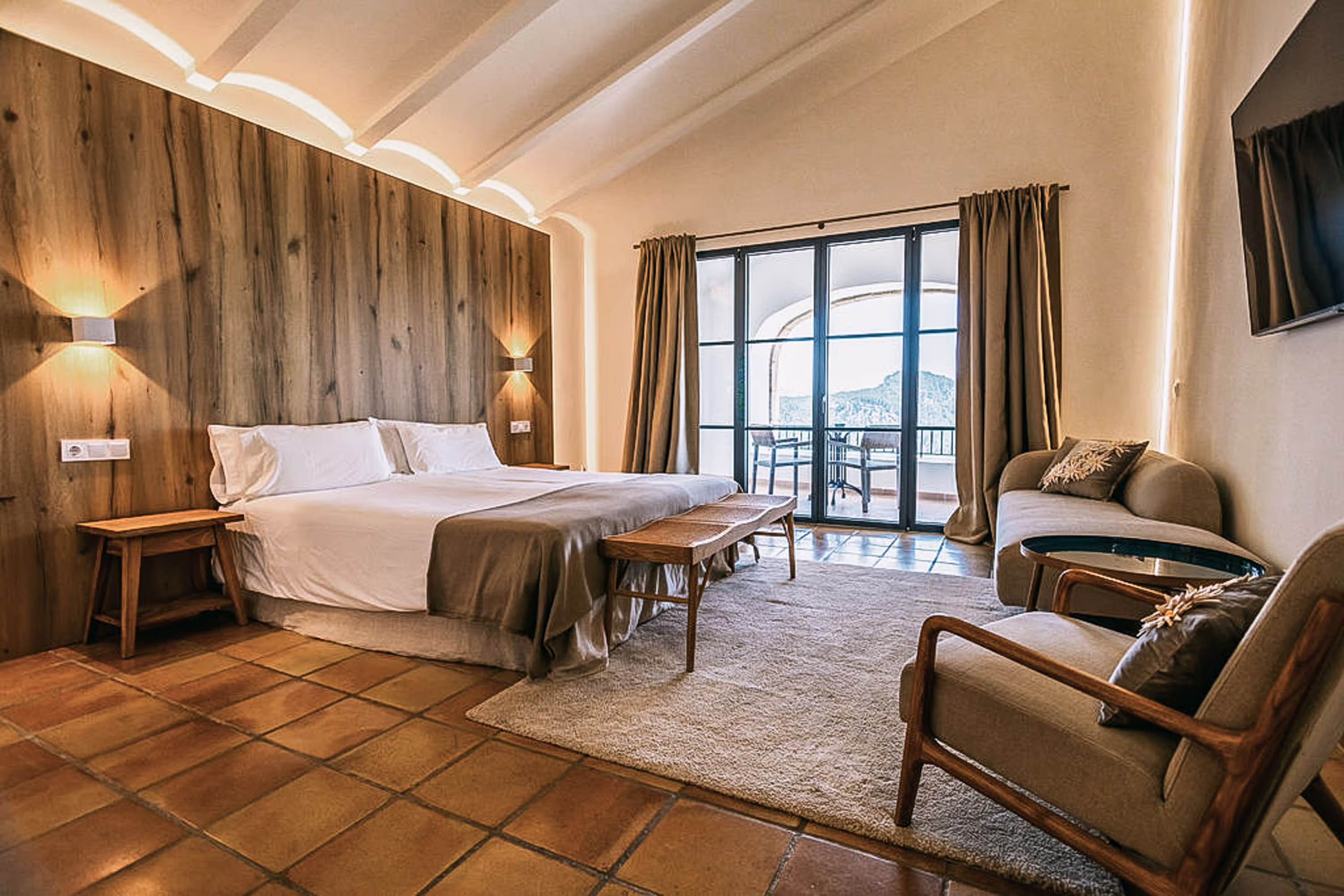A close-up view of the king-size bed in the Junior Suite, highlighting the luxurious bedding and elegant headboard.