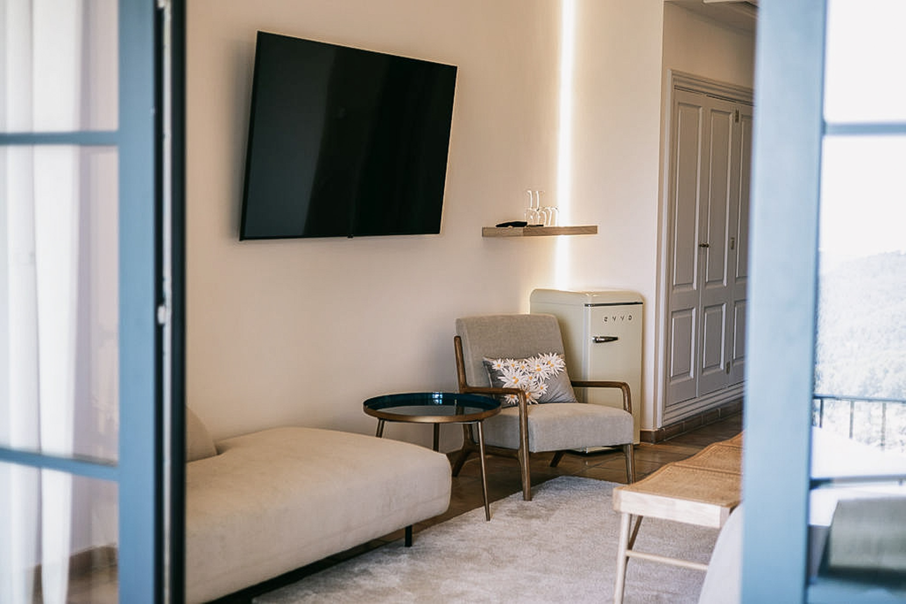 A cozy sitting area within the Junior Suite, featuring comfortable armchairs and a small table.