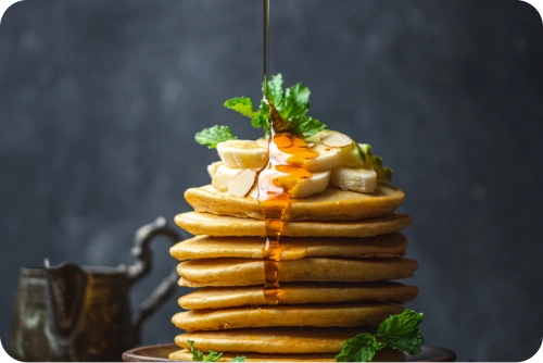 Pan cakes with honey and banana